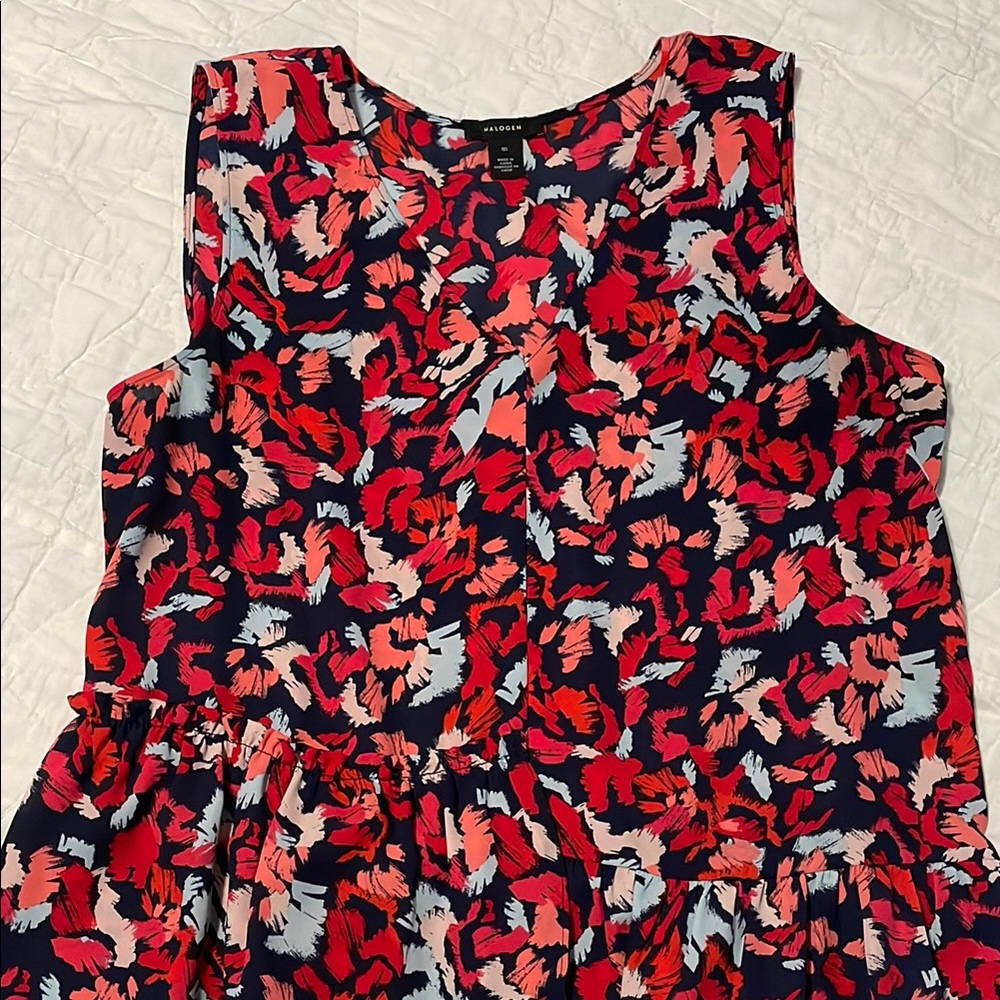 Halogen Red and Blue Abstract Print sleeveless blouse w/ asymmetrical peplum M